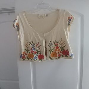 Cute cropped hole to sweater